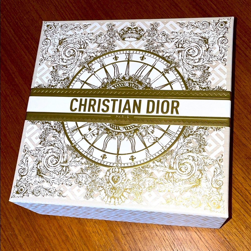 Dior gift box Christmas 2024